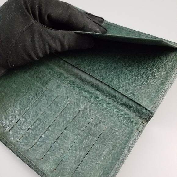 LOUIS VUITTON Vintage Taiga bifold wallet lime green Solid color France - Picture 11 of 16